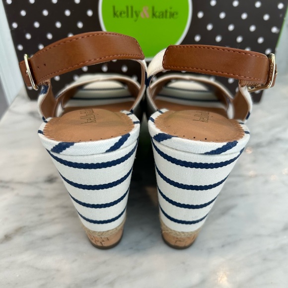 Kelly & Katie wedges blue and white striped NWT in box - Picture 3 of 9